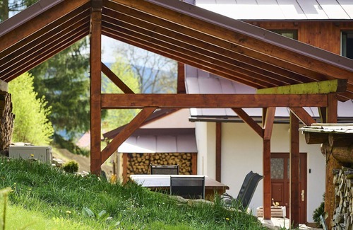 Tanvald House | Stunning private villa for 8 guests with WIFI, TV, patio, pets allowed, panoramic view and parking