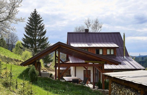 Tanvald House | Stunning private villa for 8 guests with WIFI, TV, patio, pets allowed, panoramic view and parking