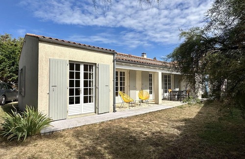 Saint-Denis-d'Oleron House | Stunning private villa for 6 guests with WIFI, TV and terrace
