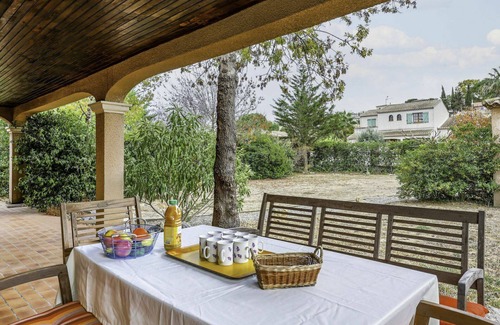 Salles-d'Aude House | Stunning private villa for 10 people with WIFI, TV, terrace and pets allowed