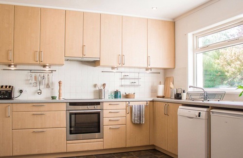 Portree House | Stunning private villa for 4 people with WIFI, TV and patio
