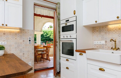 Balatonoszod House | Stunning private villa for 10 guests with WIFI, A/C, TV, terrace and parking