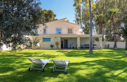 Eastern Sicily Villa | Stunning private villa with A/C, WIFI, TV, panoramic view and parking, close to Syracuse