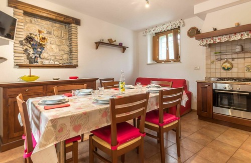 San Leonardo House | Stunning private villa for 8 people with WIFI, TV and patio