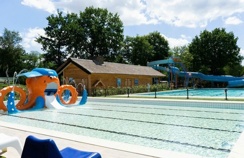 Municipality of Waalwijk House | Stunning private villa for 4 people with WIFI, pool, TV and terrace