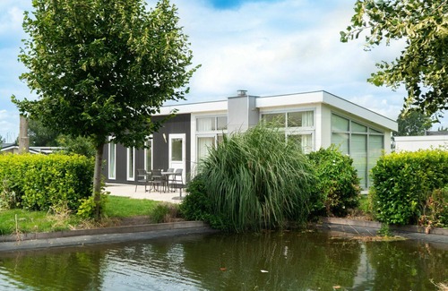 Municipality of Waalwijk House | Stunning private villa for 4 people with WIFI, pool, TV and terrace