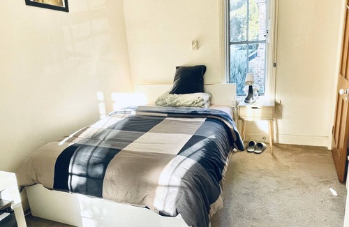 Norwood House | Stunning private room near to CBD with balcony