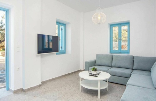 Kalathos Villa | Stunning private villa for 4 people with A/C, WIFI, private pool, TV, panoramic view and parking