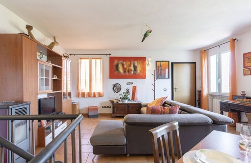 Villa Viani House | Stunning private villa for 5 people with WIFI, terrace, pets allowed, panoramic view and parking