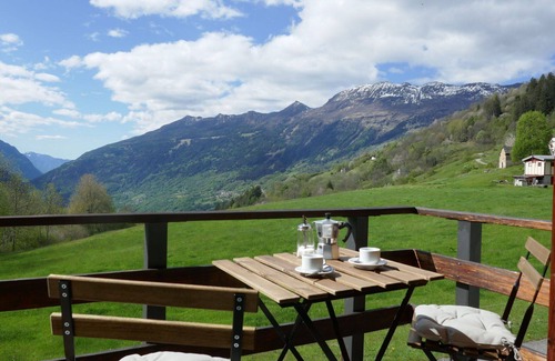 Blenio House | Stunning private villa for 4 guests with WIFI, TV, pets allowed and panoramic view
