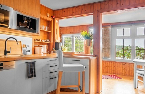 Zabovresky House | Stunning private villa for 5 guests with WIFI, TV and terrace