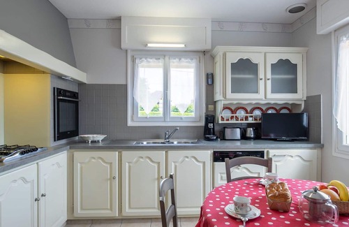 Pleumeur-Bodou House | Stunning private villa for 7 people with WIFI, TV, terrace, pets allowed and parking