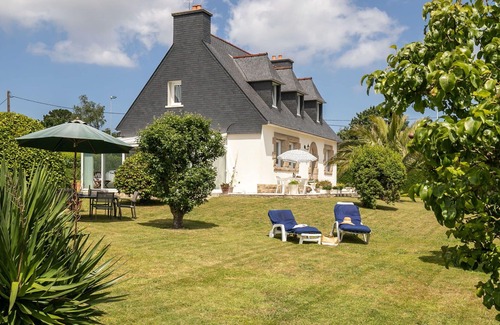 Pleumeur-Bodou House | Stunning private villa for 7 people with WIFI, TV, terrace, pets allowed and parking
