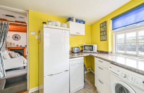 Portmellon House | Stunning private villa for 4 guests with WIFI, TV, patio and pets allowed