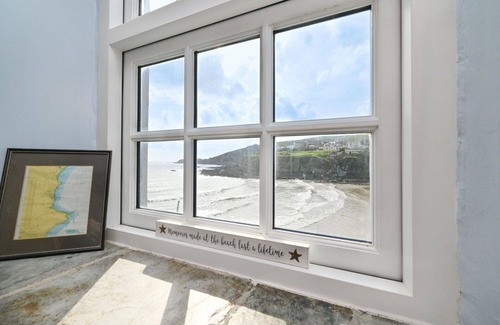 Portmellon House | Stunning private villa for 4 guests with WIFI, TV, patio and pets allowed