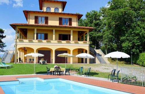 Giugnano Villa | Stunning private villa for 16 people with private pool, WIFI, TV, terrace and pets allowed