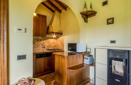 Roccastrada House | Stunning private villa with WIFI, A/C, TV, patio, pets allowed, panoramic view and parking