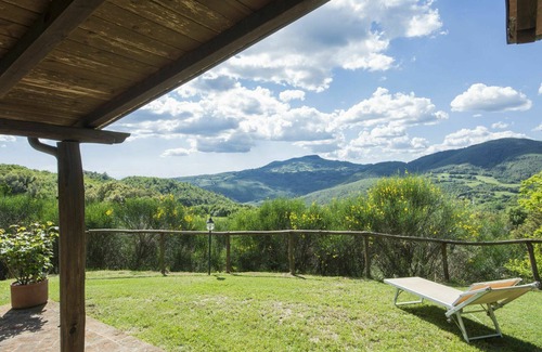 Roccastrada House | Stunning private villa with WIFI, A/C, TV, patio, pets allowed, panoramic view and parking