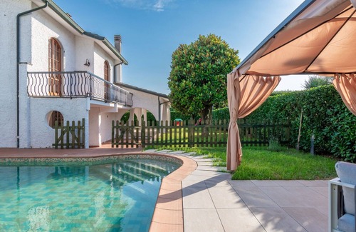 San Donato Villa | Stunning private villa for 15 people with WIFI, private pool, hot tub, TV, patio and parking