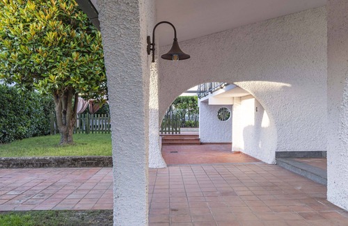 San Donato Villa | Stunning private villa for 15 people with WIFI, private pool, hot tub, TV, patio and parking