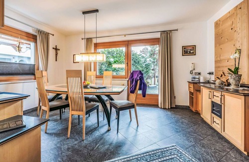 Eckartau Villa | Stunning private villa for 12 people with WIFI, TV and patio