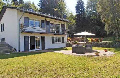 Gutach im Breisgau House | Stunning private villa for 7 people with WIFI, TV, patio, pets allowed and panoramic view