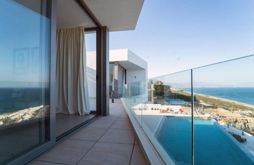 Manilva Villa | Stunning private villa with WIFI, private pool, A/C, TV, terrace, pets allowed and parking