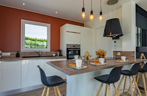Cleder House | Stunning private villa for 8 guests with WIFI, private pool, TV and terrace