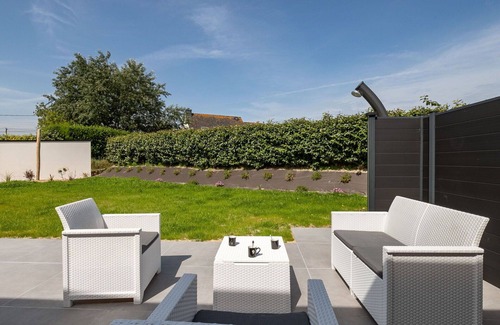 Cleder House | Stunning private villa for 8 guests with WIFI, private pool, TV and terrace