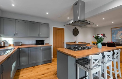 Drumnadrochit House | Stunning private villa for 8 people with WIFI, TV, patio and pets allowed