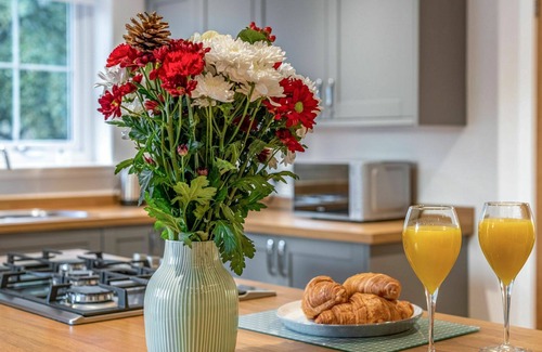Drumnadrochit House | Stunning private villa for 8 people with WIFI, TV, patio and pets allowed