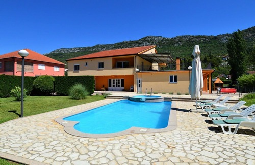 Dusina House | Stunning private villa for 12 people with hot tub, WIFI, private pool, A/C, TV, terrace and park.