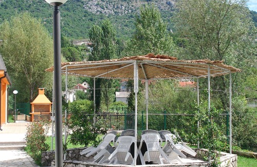 Dusina House | Stunning private villa for 12 people with hot tub, WIFI, private pool, A/C, TV, terrace and park.