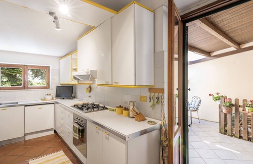 Allumiere House | Stunning private villa for 7 guests with WIFI, TV, terrace, pets allowed and parking