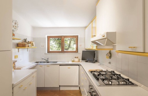 Allumiere House | Stunning private villa for 7 guests with WIFI, TV, terrace, pets allowed and parking