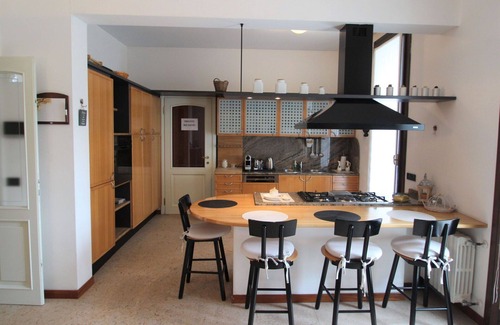 Castronno Villa | Stunning private villa for 10 people with WIFI, A/C, TV and terrace