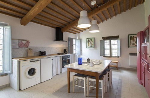 Lorenzana House | Stunning private villa for 10 people with pool, WIFI, balcony, pets allowed and panoramic view