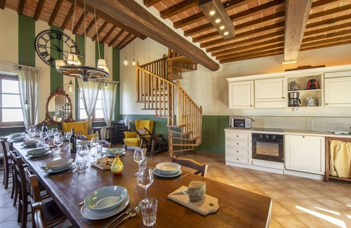 Lucignano House | Stunning private villa for 10 guests with WIFI, hot tub, private pool, A/C, TV and terrace