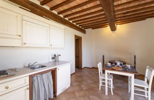 Lucignano House | Stunning private villa for 10 guests with WIFI, hot tub, private pool, A/C, TV and terrace