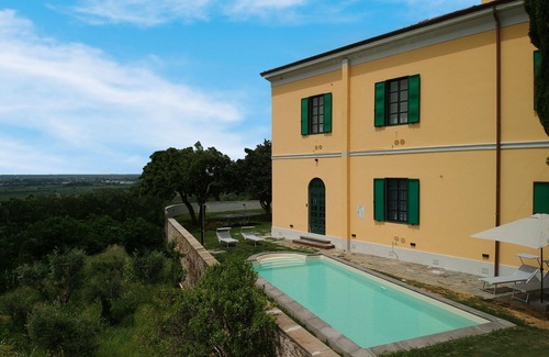 Massarosa House | Stunning private villa with WIFI, A/C, private pool, TV, veranda, panoramic view, close to Viareggio