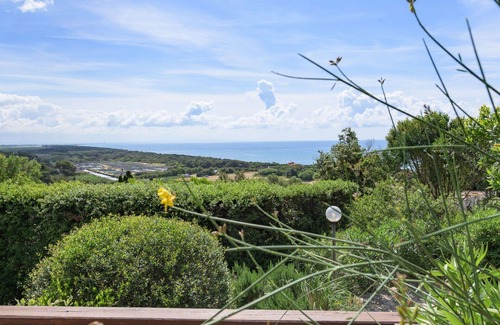 Ansedonia House | Stunning private villa for 8 guests with WIFI, A/C, TV, patio and pets allowed