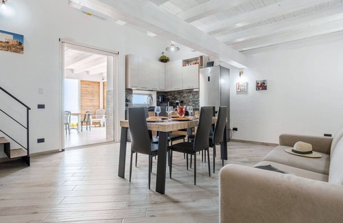Realmonte Villa | Stunning private villa for 6 people with A/C, WIFI, TV, terrace, pets allowed and panoramic view