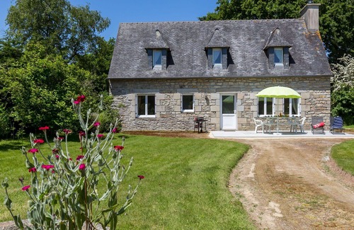 Sizun Villa | Stunning private villa for 5 people with WIFI, TV and pets allowed