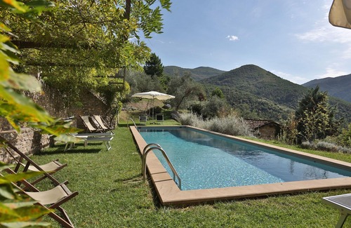 Vorno Villa | Stunning private villa with WIFI, private pool, A/C, TV, terrace and panoramic view, close to Lu.