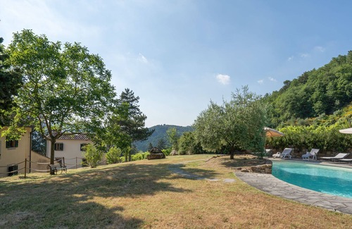 Dicomano Villa | Stunning private villa with WIFI, private pool, TV, patio, pets allowed, panoramic view and park...
