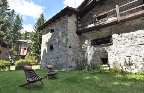 Madesimo House | Stunning private villa for 8 people with WIFI, hot tub, TV, terrace and pets allowed