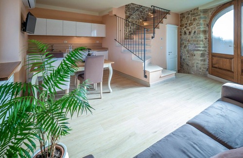Seggiano House | Stunning private villa for 4 guests with hot tub, A/C, WIFI, TV, terrace and panoramic view