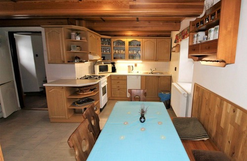 Locenice Villa | Stunning private villa for 8 guests with WIFI, private pool, TV, terrace, pets allowed and parking