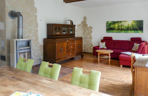 Murchin House | Stunning private villa for 6 guests with WIFI, TV and terrace