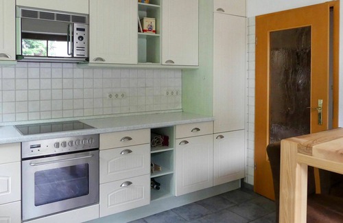Murchin House | Stunning private villa for 6 guests with WIFI, TV and terrace